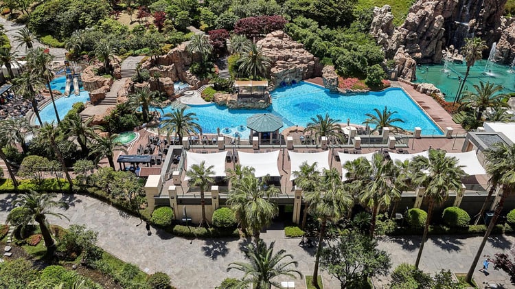 Lotte Pool